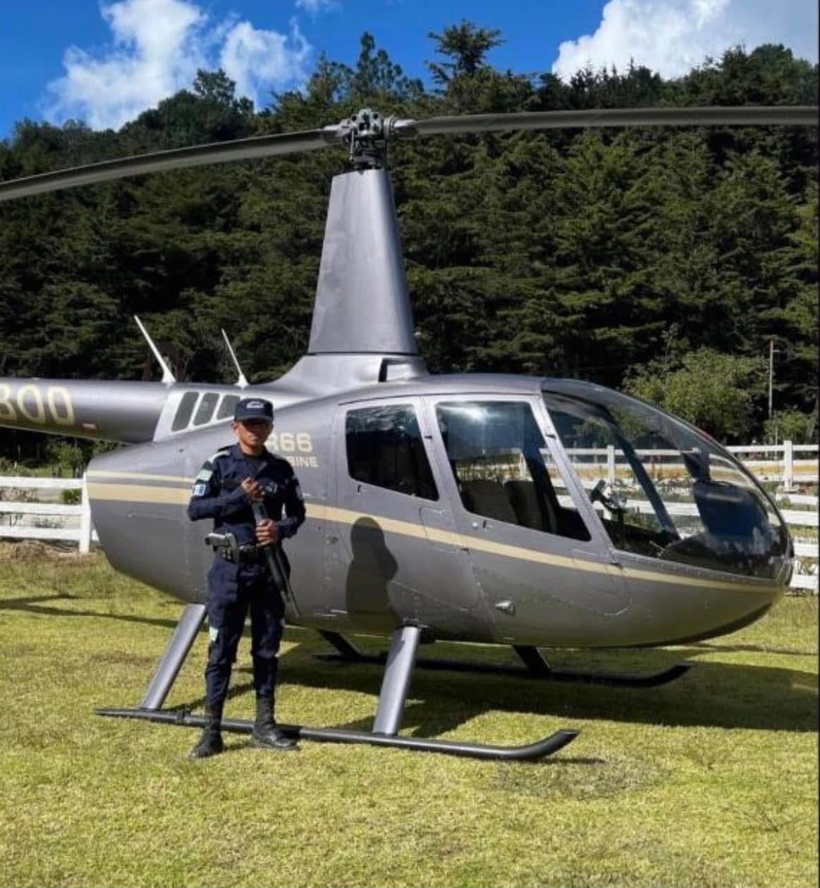 Agente de SERSEVI en un operativo de seguridad con apoyo aéreo